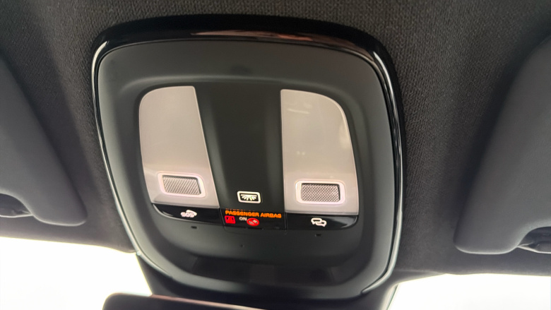 Volvo XC40 2.0 B4P Plus Dark 5dr Auto Petrol Estate